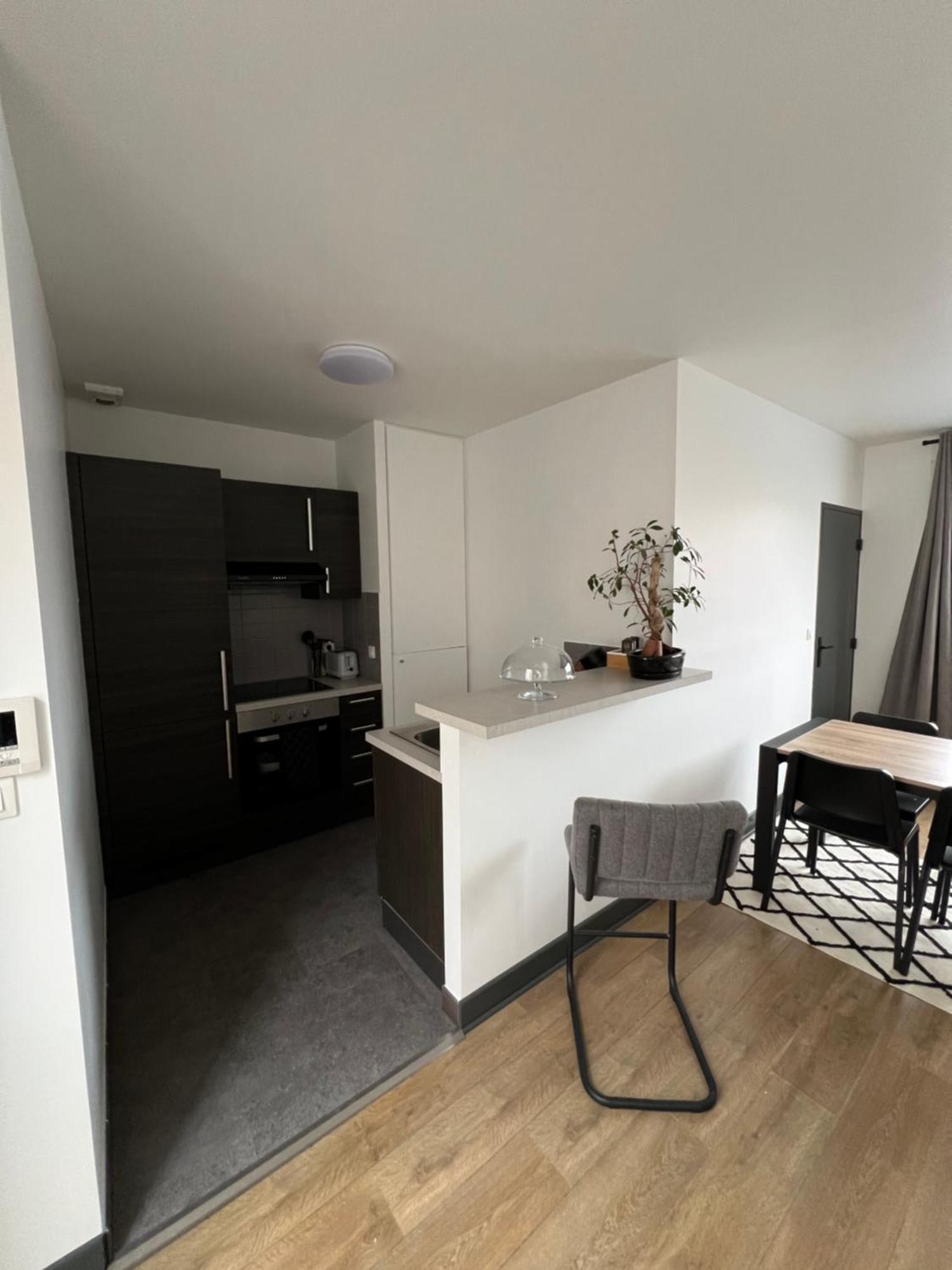 Hyper Centre A 80M Du Vieux Marche, T2 Calme Vue Sur Les Toits Rue Du Minage Apartment La Rochelle  Exterior photo